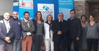 Laure Manaudou chez Paradis Piscine à Brou pour l'inauguration du nouveau magasin Mondial Piscine