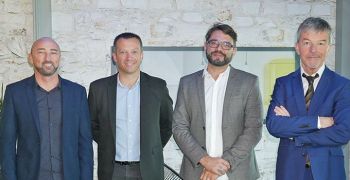 Le groupe AZENCO, spécialiste des abris piscine, abris et pergolas bioclimatiques, intègre AKENA VERANDAS