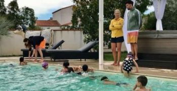 Nouvelle vague de « stages bleus » cet été pour développer l’apprentissage de l’aisance aquatique chez les enfants