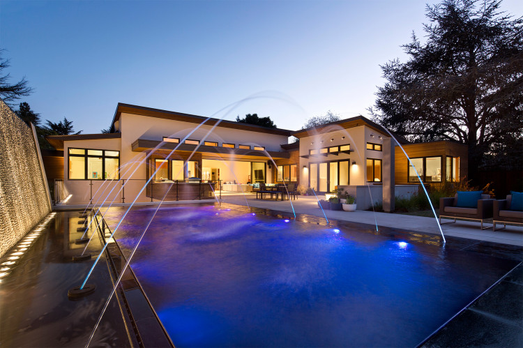 Movable Hydrofloors system in a Californian swimming pool Twinscape