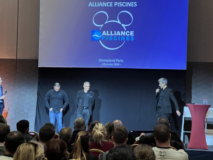 Vincent Quéré, directeur général adjoint du groupe, à la convention 2023 d'Alliance Piscines