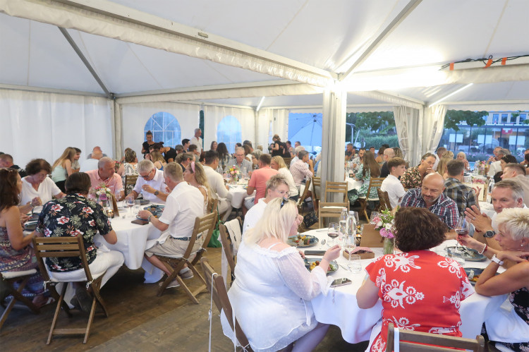 Die Gäste genossen das Fest in vollen Zügen Die Gäste genossen das Fest in vollen Zügen