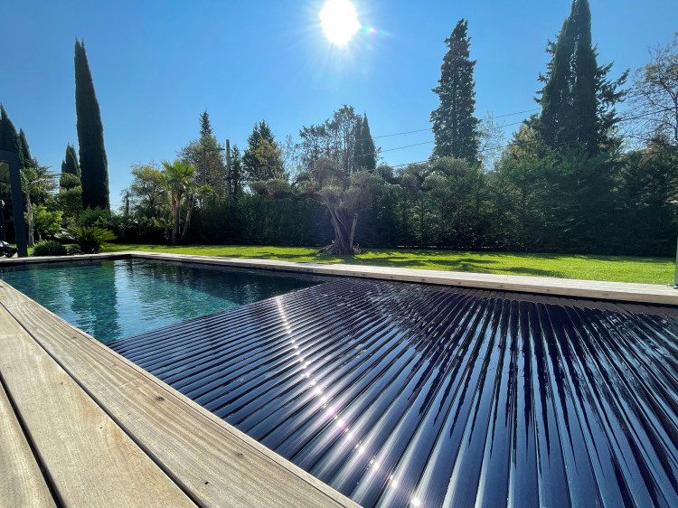 Volet piscine avec lames polycarbonate Quadro édition Black noire T&A