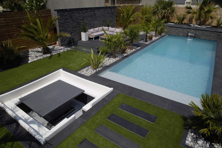 Volet piscine Mayotte installé par AM Piscines Sofatec