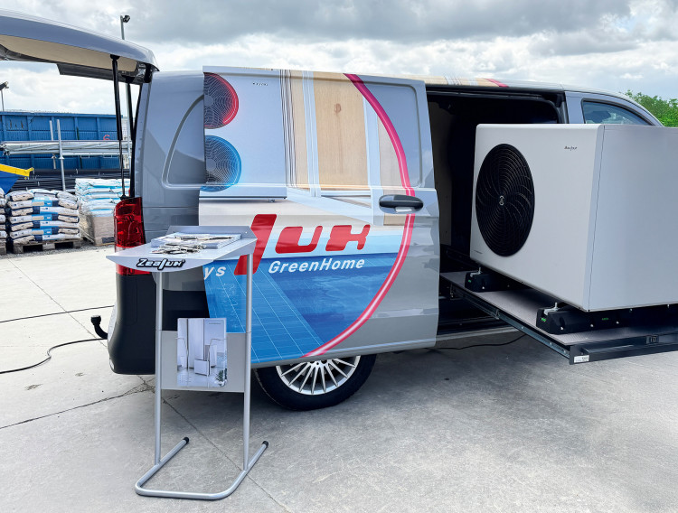 Le camion d'aide à la vente avec des appareils en démonstration et une palette de test  complète.