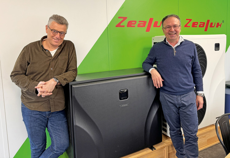Stéphane Ledru, Directeur du développement et Didier Garidel, Président de Zealux Europe