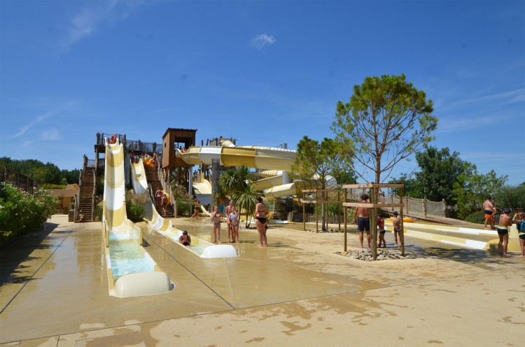 Aire des toboggans traités au Pure Chlore camping Le Sérignan Plage