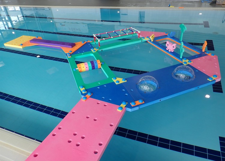 Parcours pédagogique aquatique en piscine enfants La Maison de la Piscine