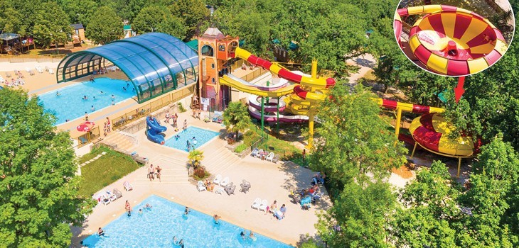 Camping avec une piscine couverte, des bassins d’extérieur et un toboggan géant