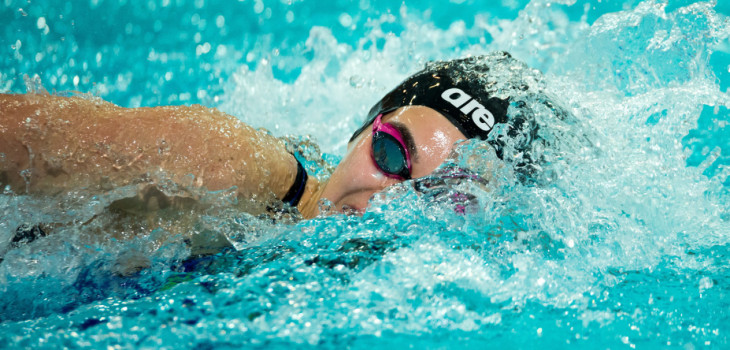 nuoto controcorrente in piscina