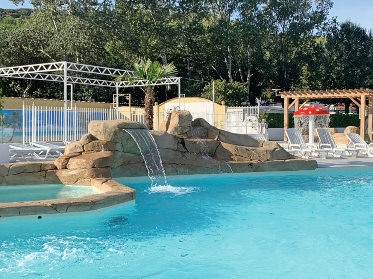 piscine rénovée camping la Madone