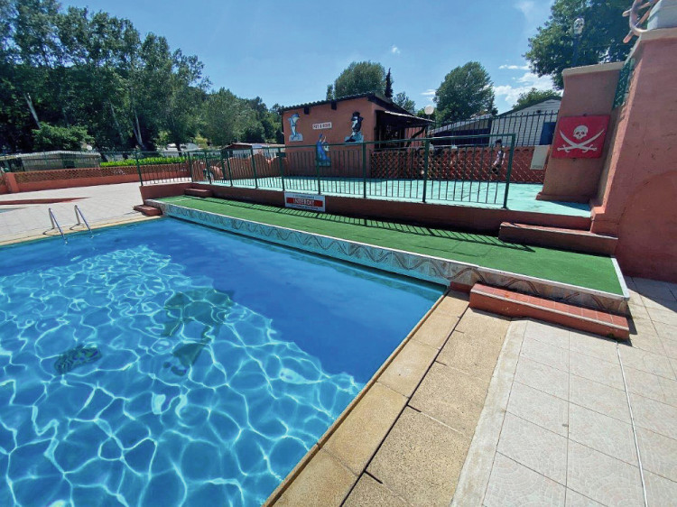 Piscine du camping avant la rénovation