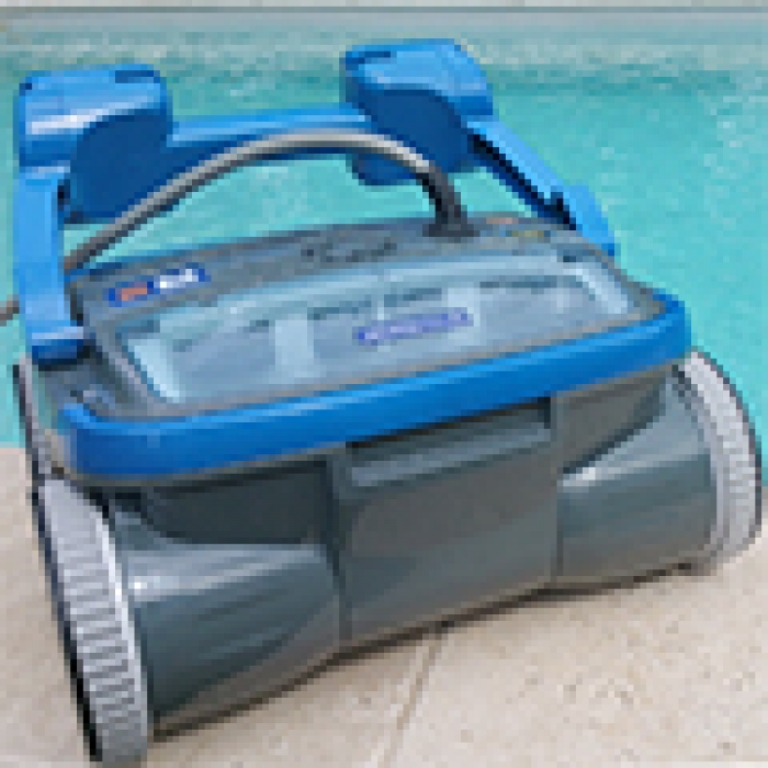 R-SERIES: the 4-wheel drive pool robot