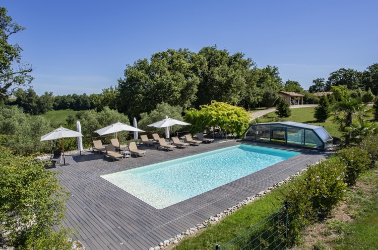 Abri piscine mi-haut Arcadia de VénusDomaine de Nazère