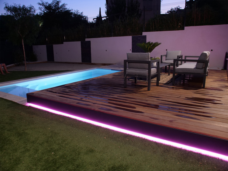 Terrasse mobile Escale Abriblue de nuit bandeau leds