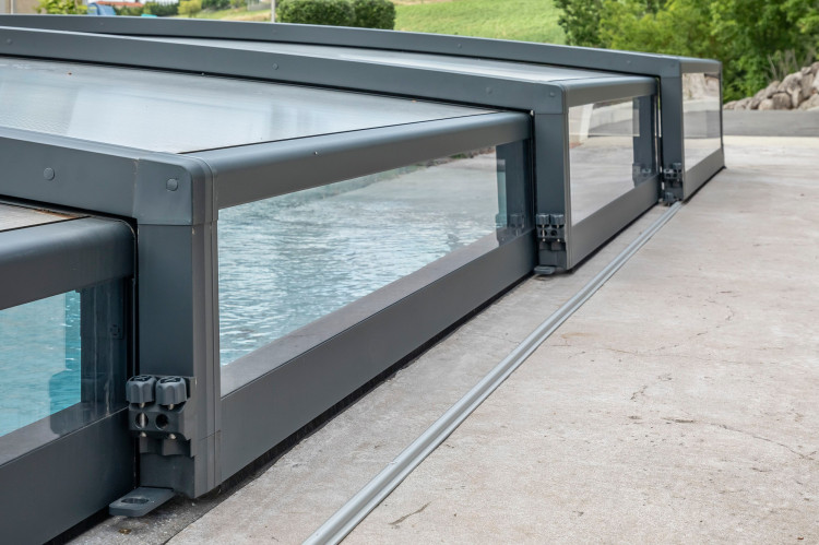 d&eacute;tail rail de guidage abri piscine Tx