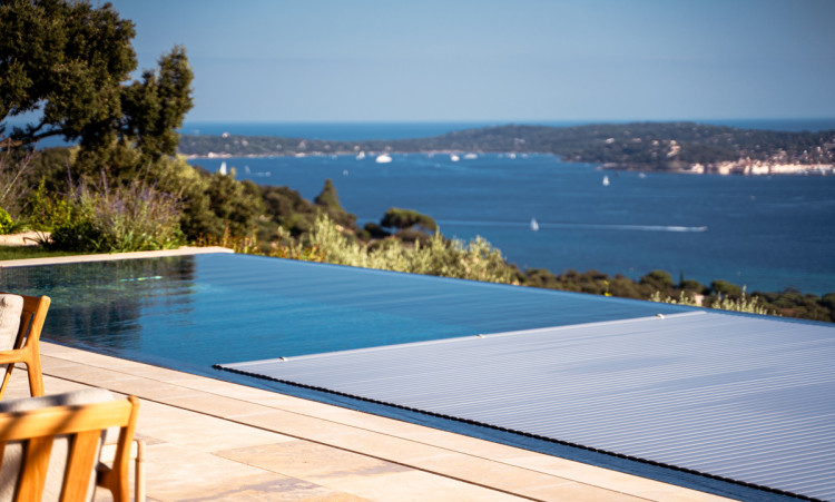 AquaTop  the elegance of an in-ground cover by T&A 