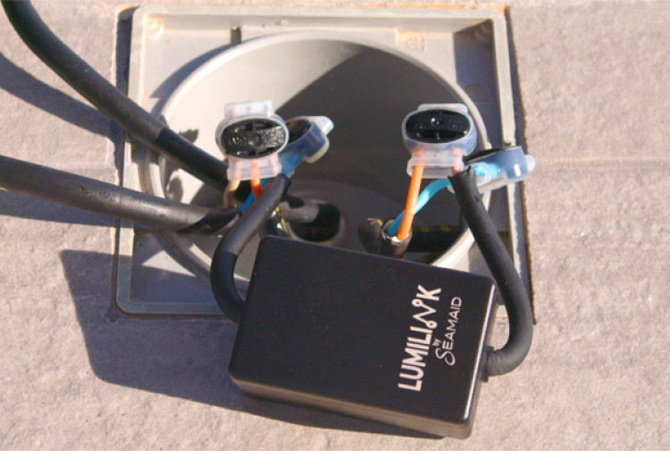 Boîtier de connexion avec module Bluetooth LUMILINK SEAMAID pour éclairage piscine