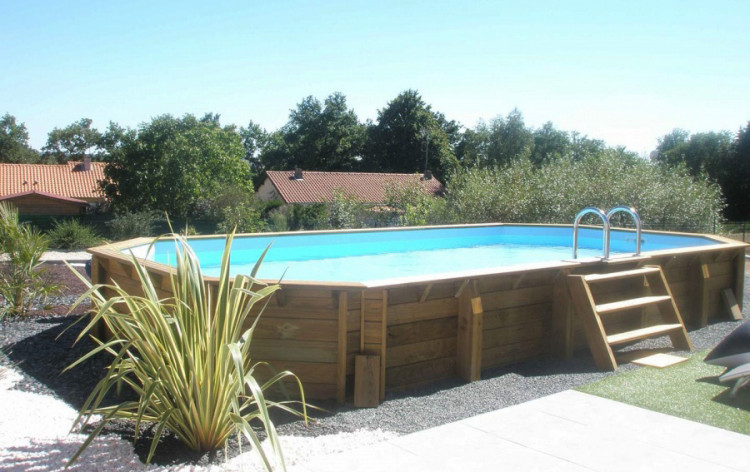 Piscine bois hors-sol Détente Piscines avec échelle intérieure inox et échelle extérieure bois