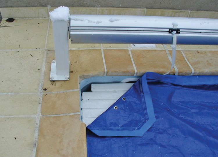 système d'accroche universel pour ecran de protection volet piscine VoletProtect