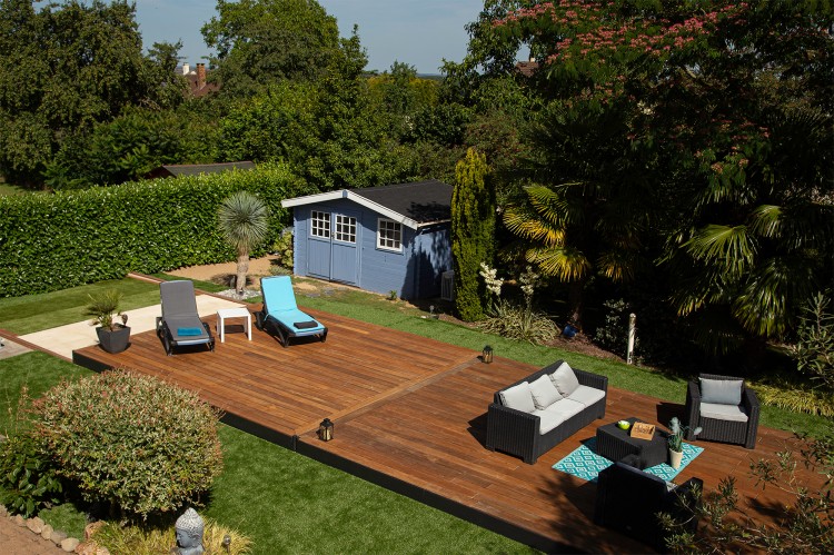 Escale terrasse mobile d'Abriblue en mode fermé sécurité accès piscine