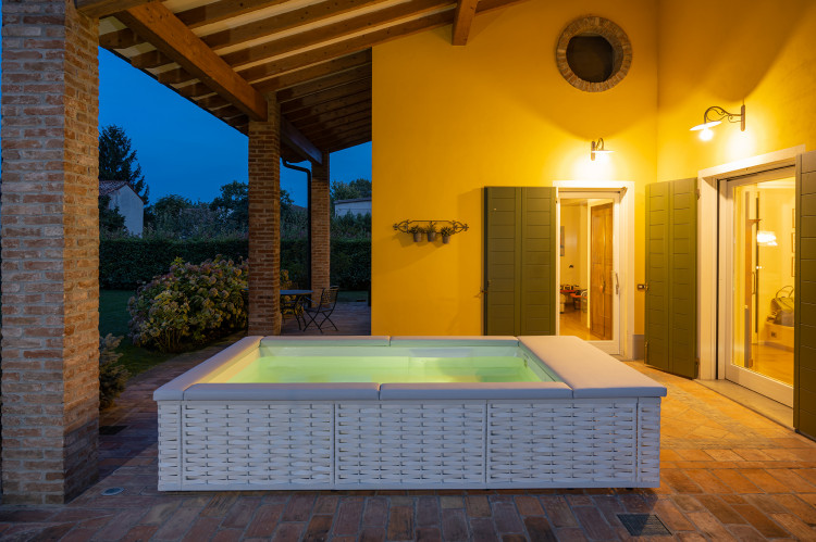 Musa above-ground pool installed outdoors Piscine Laghetto Fluidra