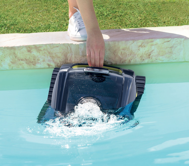 bjærgning opføre sig omhyggeligt The wireless Zodiac® Freerider™ pool robot | Eurospapoolnews.com