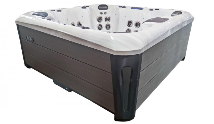 The Oslo hot tub