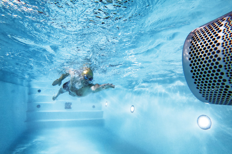 nage à contre-courant en piscine EVAStream d'EVA Optic