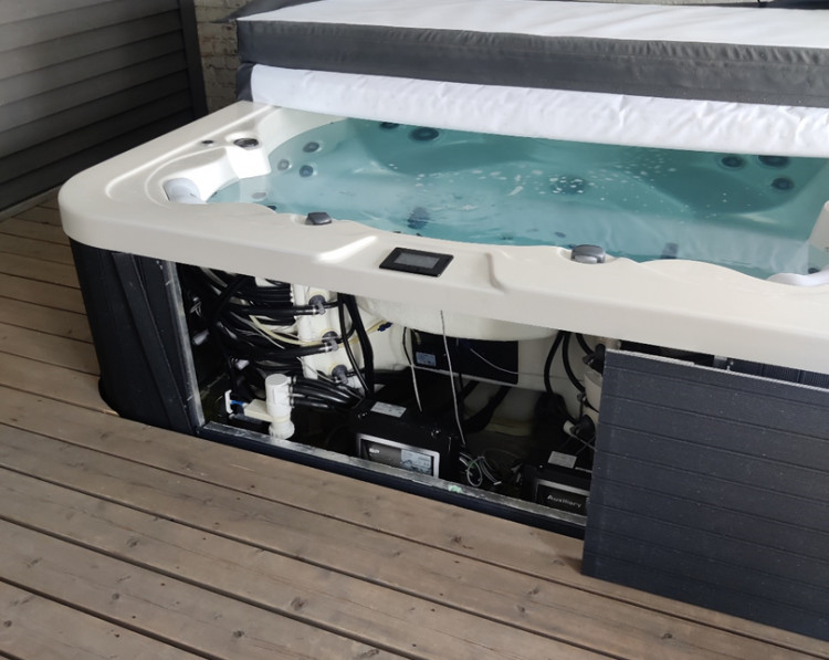 durable outdoor hot tubs Novitek