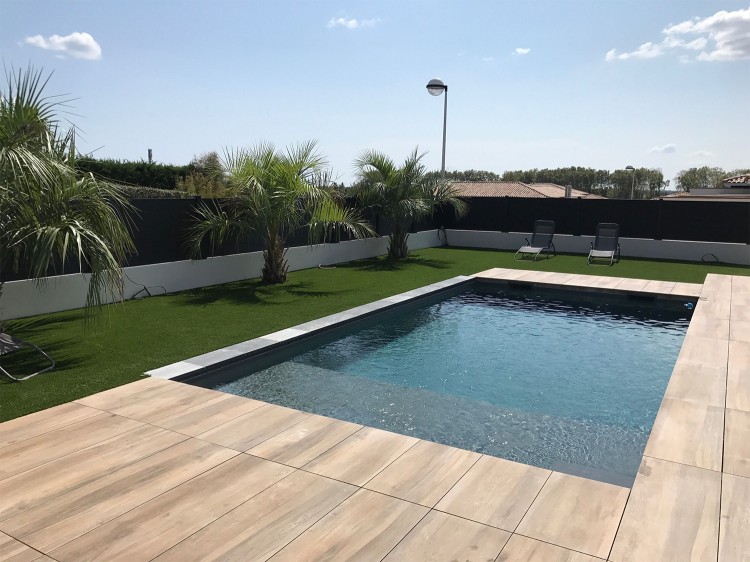 Piscine équipée du Pool Diving couverture caillebotis immergés APF