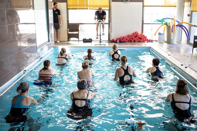 cours piscine collective aquabike waterflex