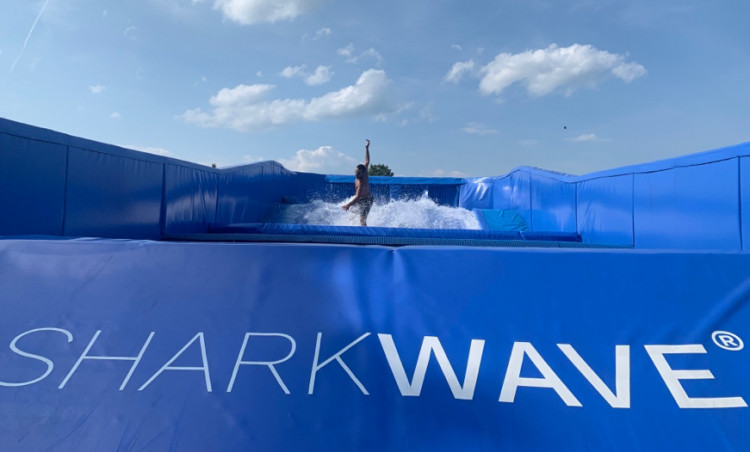 SHARKWAVE Surfattraktion