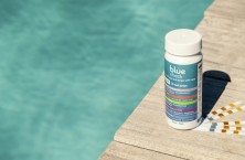 Analyser l&rsquo;eau de piscine avec des bandelettes de test Blue Check