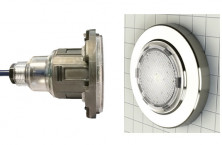 Ultra-powerful and compact screw-on pool light of CCEI