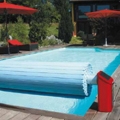 Bornes de couleur et stickers pour personnaliser les volets hors sol de piscine