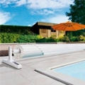 Des couvertures automatiques de piscine pour diff&eacute;rents budgets