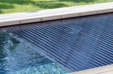Pool cover solutions combined with reactive after-sales service