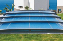L'abri N&eacute;o Smart, le plus bas des abris piscine sur le march&eacute;