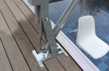 Le nouvel ascenseur pour l'acc&egrave;s des PMR en piscine priv&eacute;e