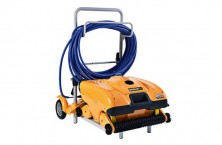 The Dolphin Wave 150 robot is up to all the challenges of cleaning collective pools