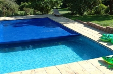 Les couvertures PoolLock pour la pr&eacute;vention des noyades et les &eacute;conomies