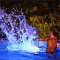 Les piscines hors-sol ont aussi leur éclairage couleur à LED