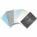 Patterned pool liners with a pearly varnish finish