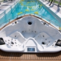Yacht Pool pousse le luxe de la piscine à son comble