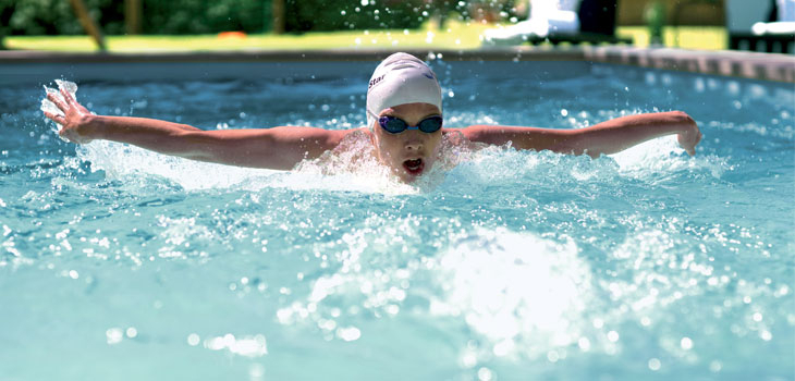 binder,fait,entrer,mer,dans,piscine