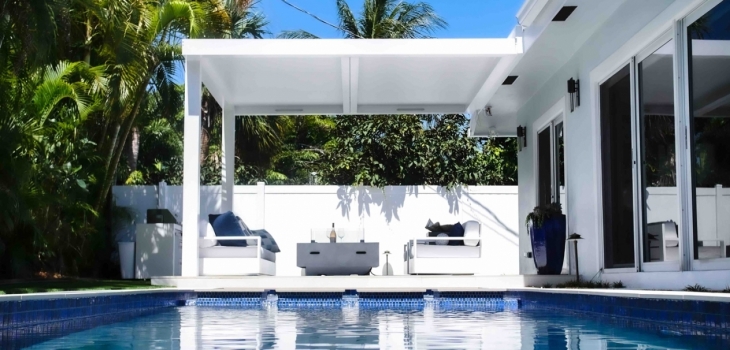 Pergola de terrasse en alu blanc