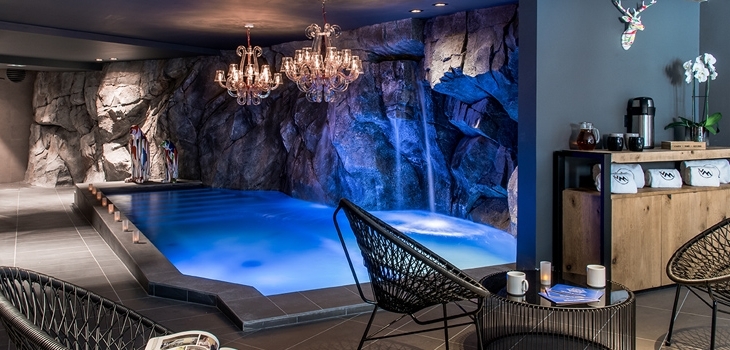 Une grotte aquatique réalisée en intérieur par Aqua Roc Décor