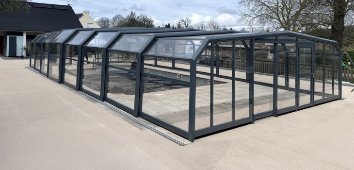 Abri de piscine XXL Abrisol, conçu sur mesure pour les installations collectives