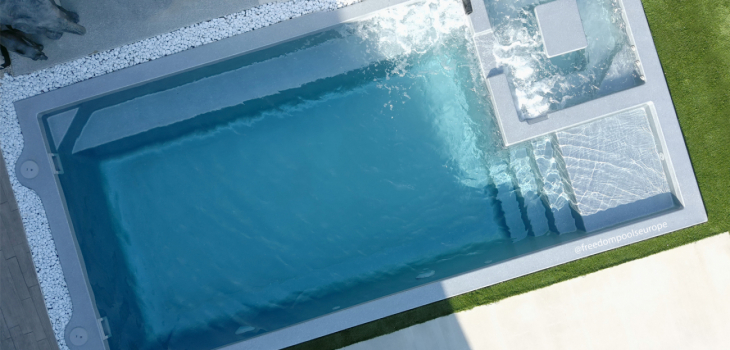 Manhattan Deluxe Freedom Pools